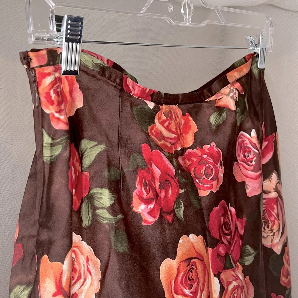 floral satin skirt 🌹